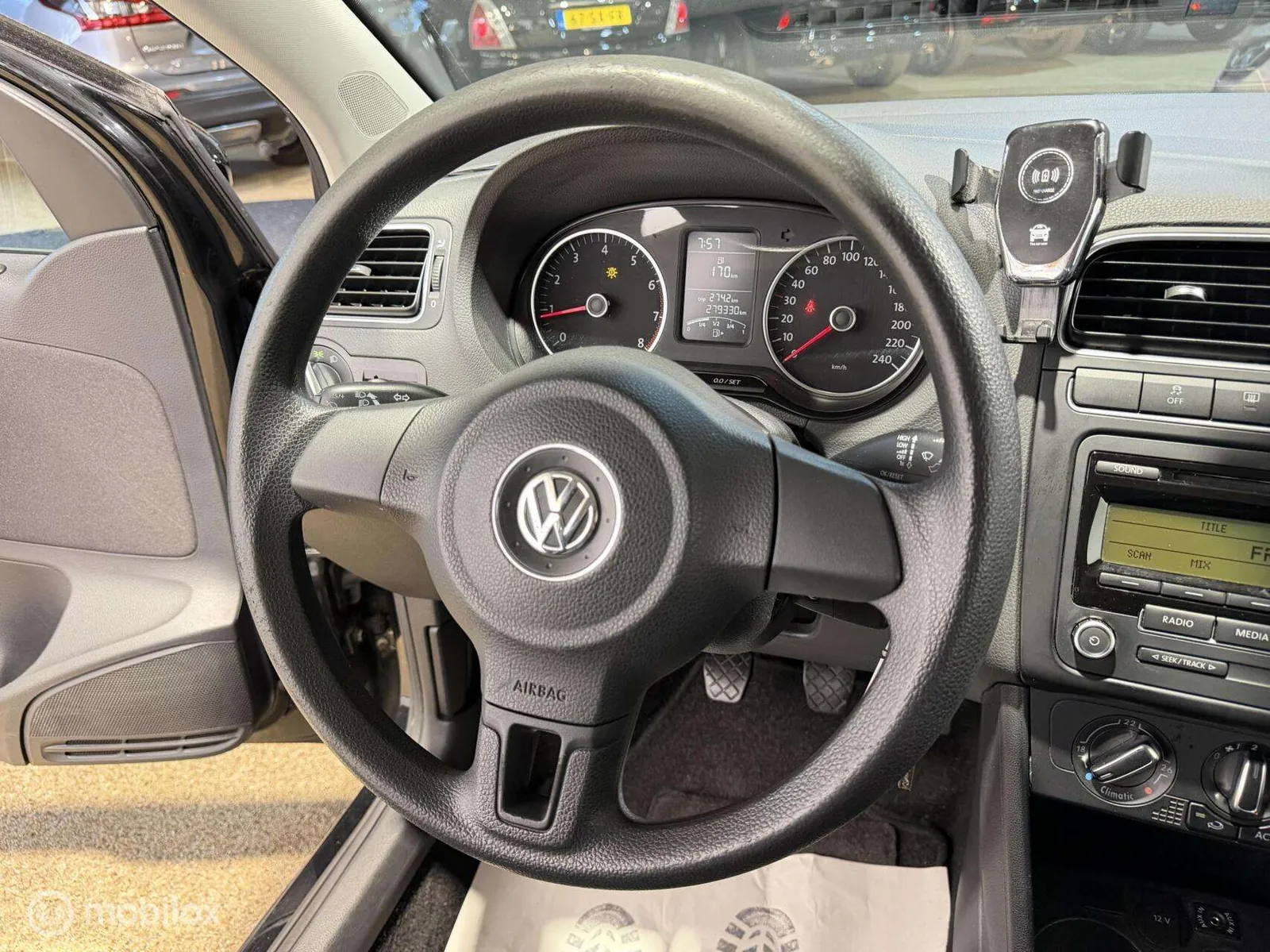Volkswagen Polo 2010 photo 5