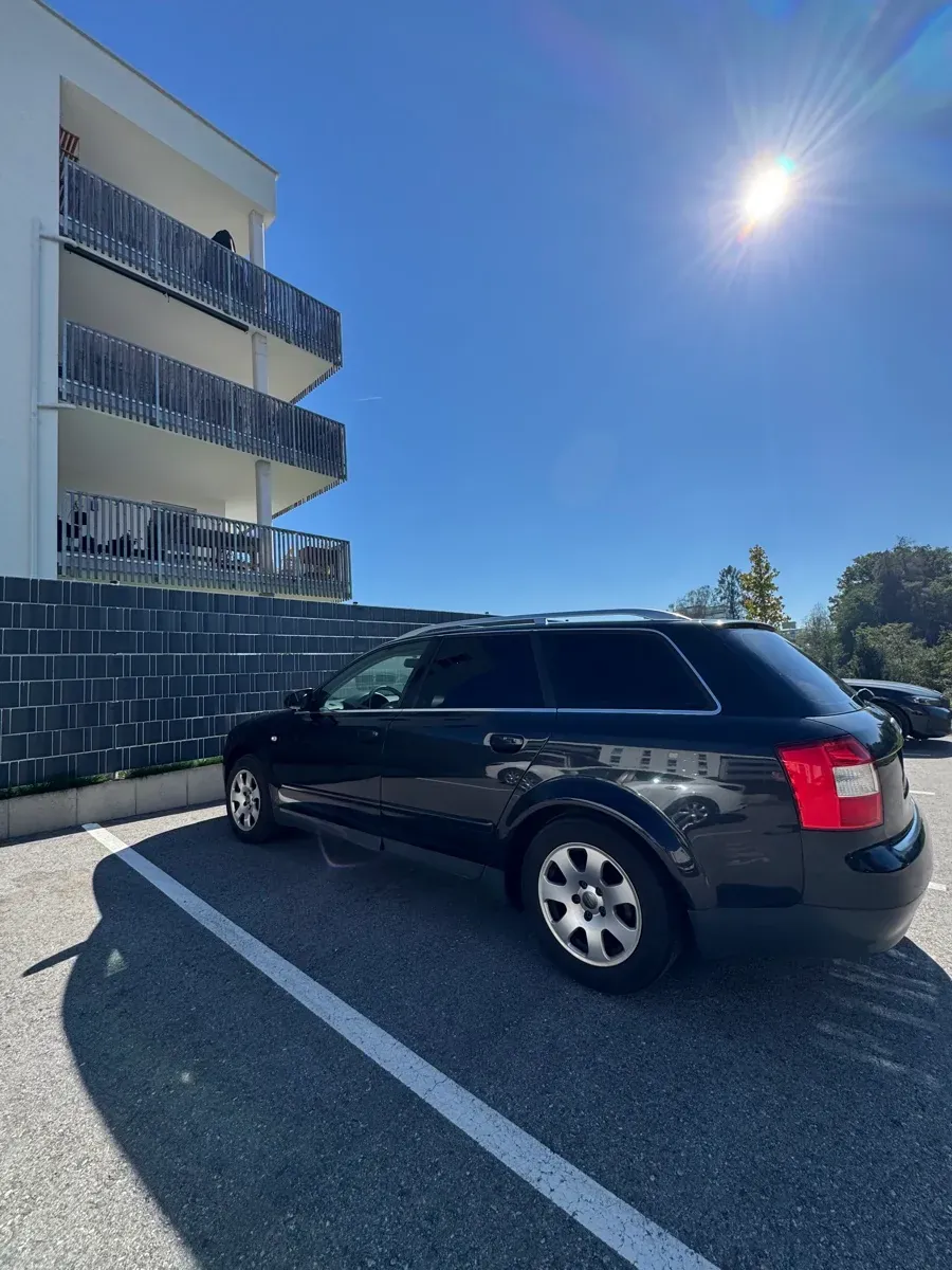 Audi A4 2004 photo 2