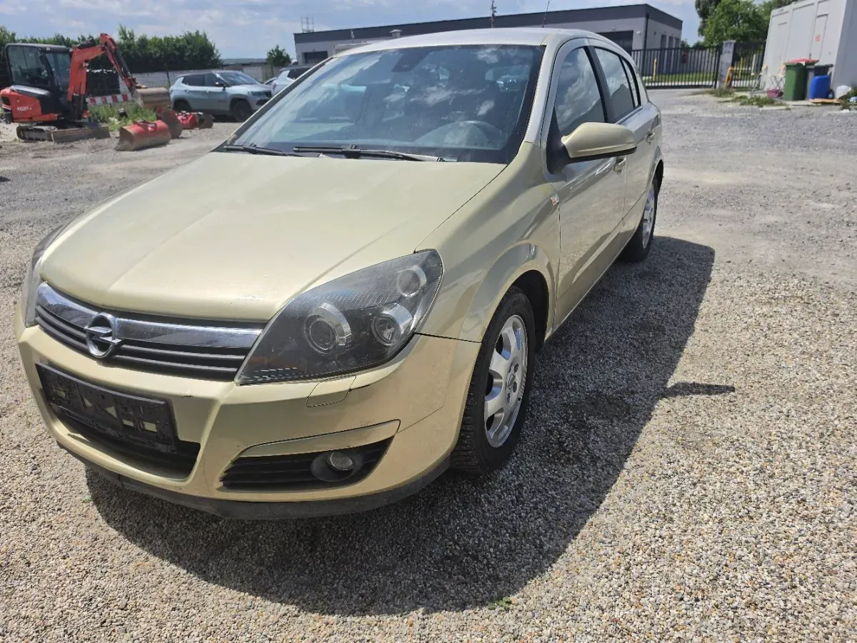 Opel Astra 2004 photo 2