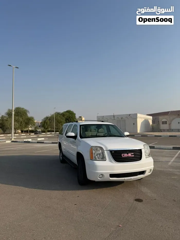 GMC Suburban 2007 photo 2
