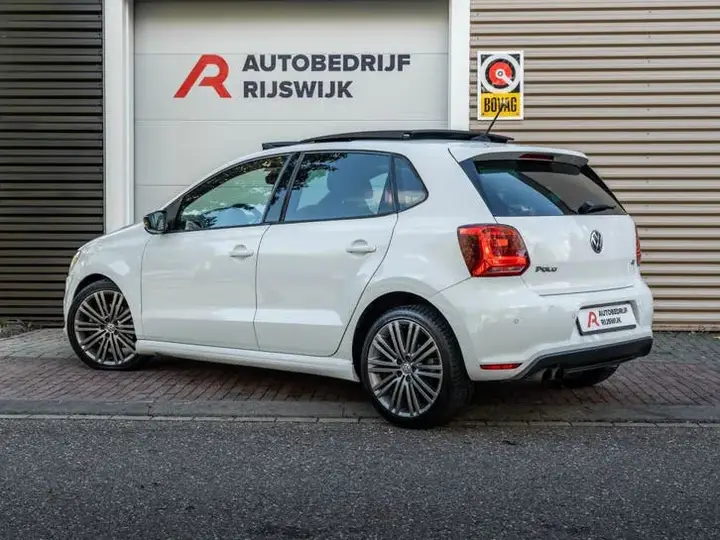Volkswagen Polo 2015 photo 3