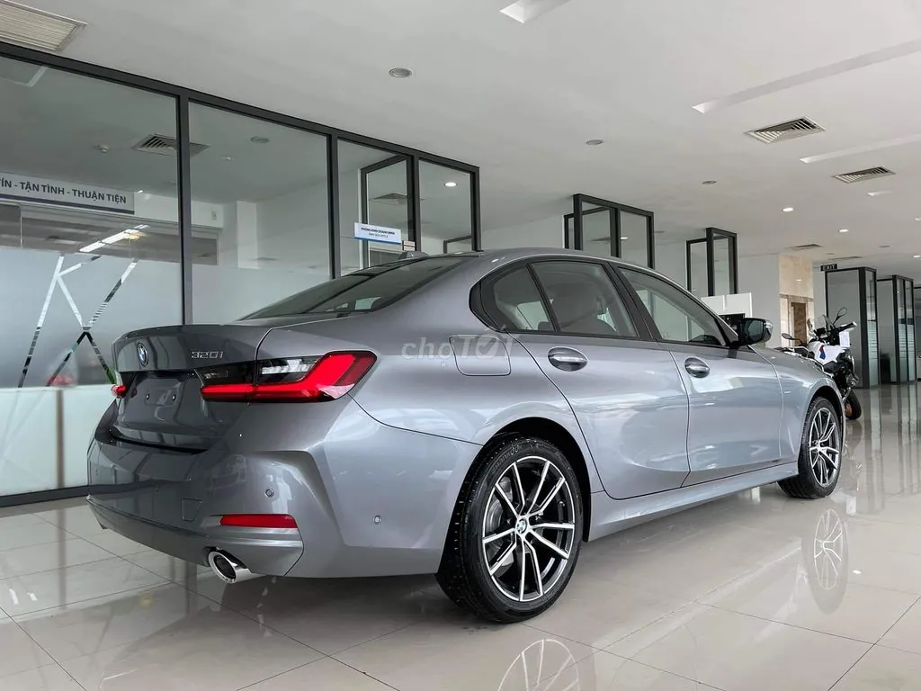 BMW 320I 2025 photo 3