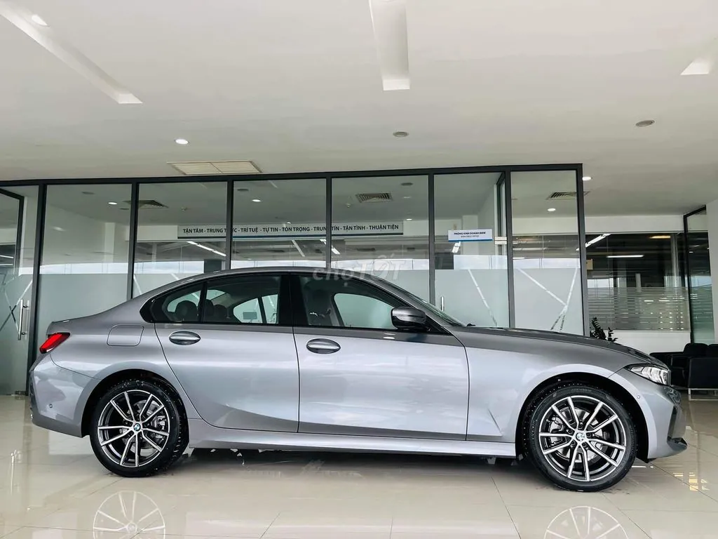 BMW 320I 2025 photo 2