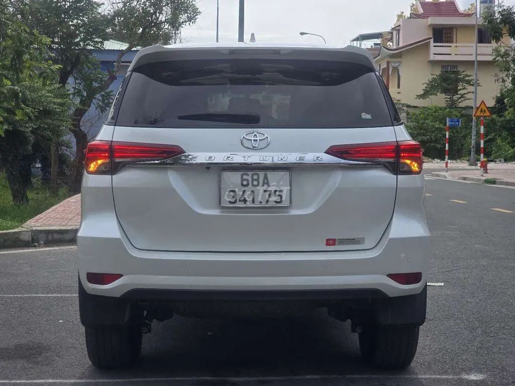 Toyota Fortuner 2024 photo 4