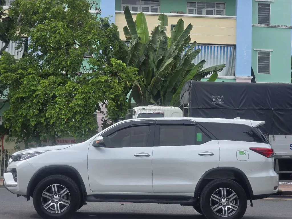Toyota Fortuner 2024 photo 3