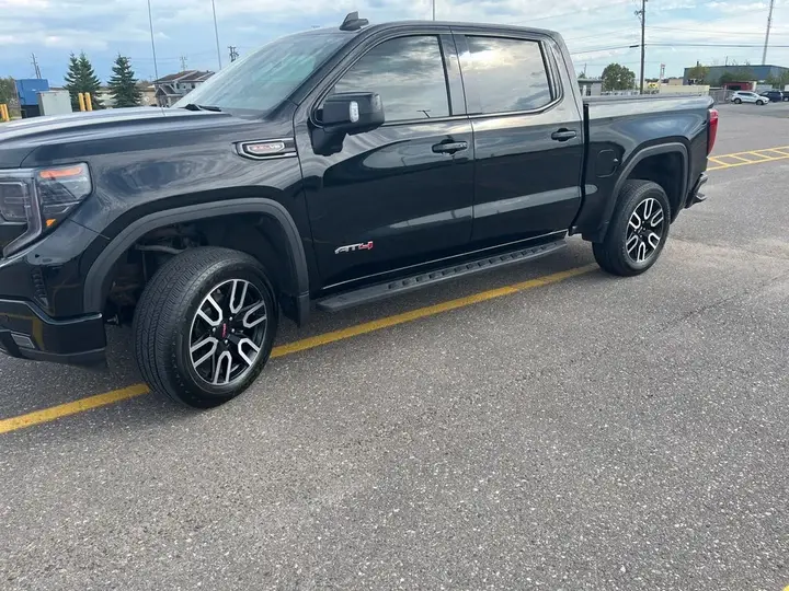 GMC Sierra 1500 2023 photo 2