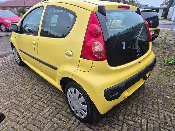 Peugeot 107 2008 photo 2