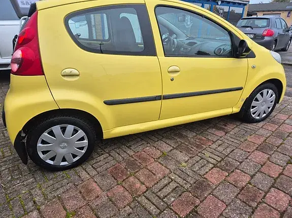 Peugeot 107 2008 photo 3