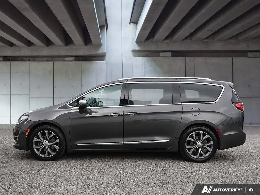 Chrysler Pacifica 2017 photo 3