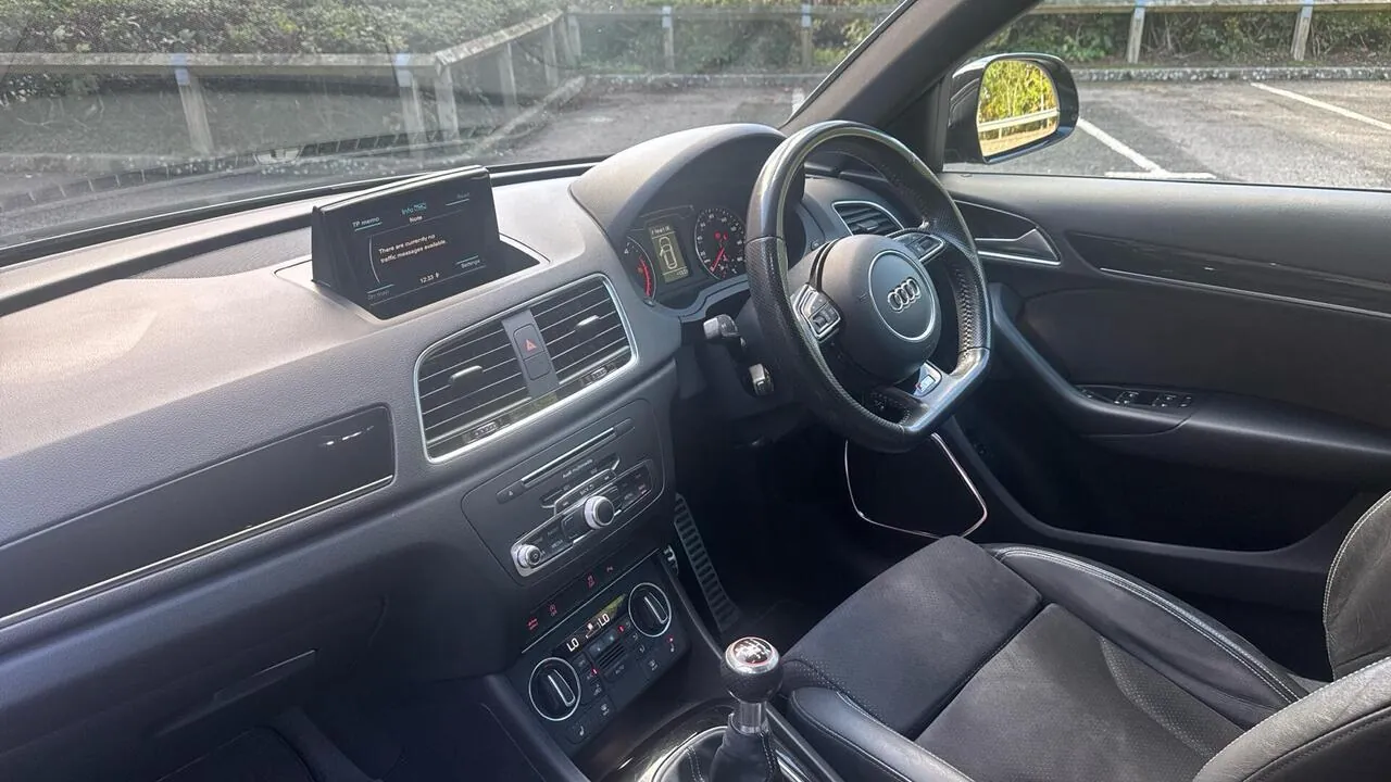 Audi Q3 2018 photo 2