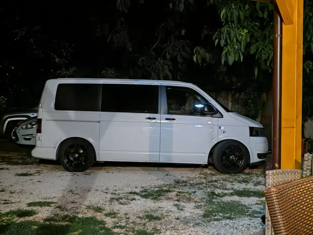 Volkswagen T5 2011 photo 2