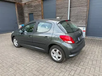 Peugeot 207 photo 3