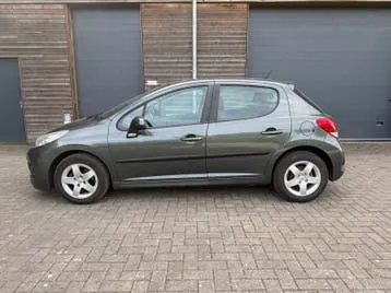 Peugeot 207 photo 2