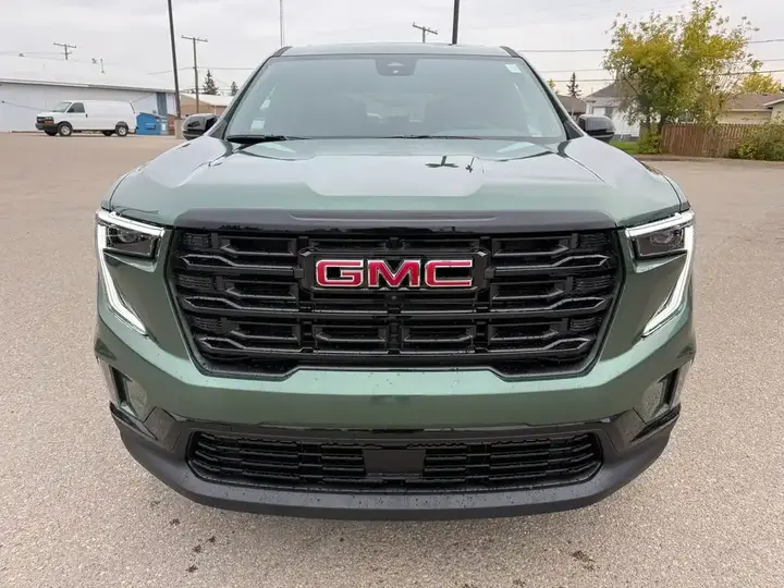 GMC Acadia 2027 photo 2