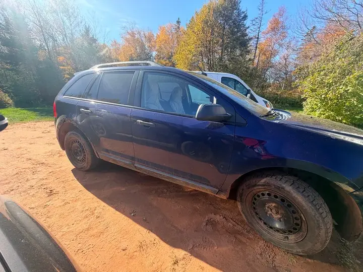 Ford Edge 2011 photo 2