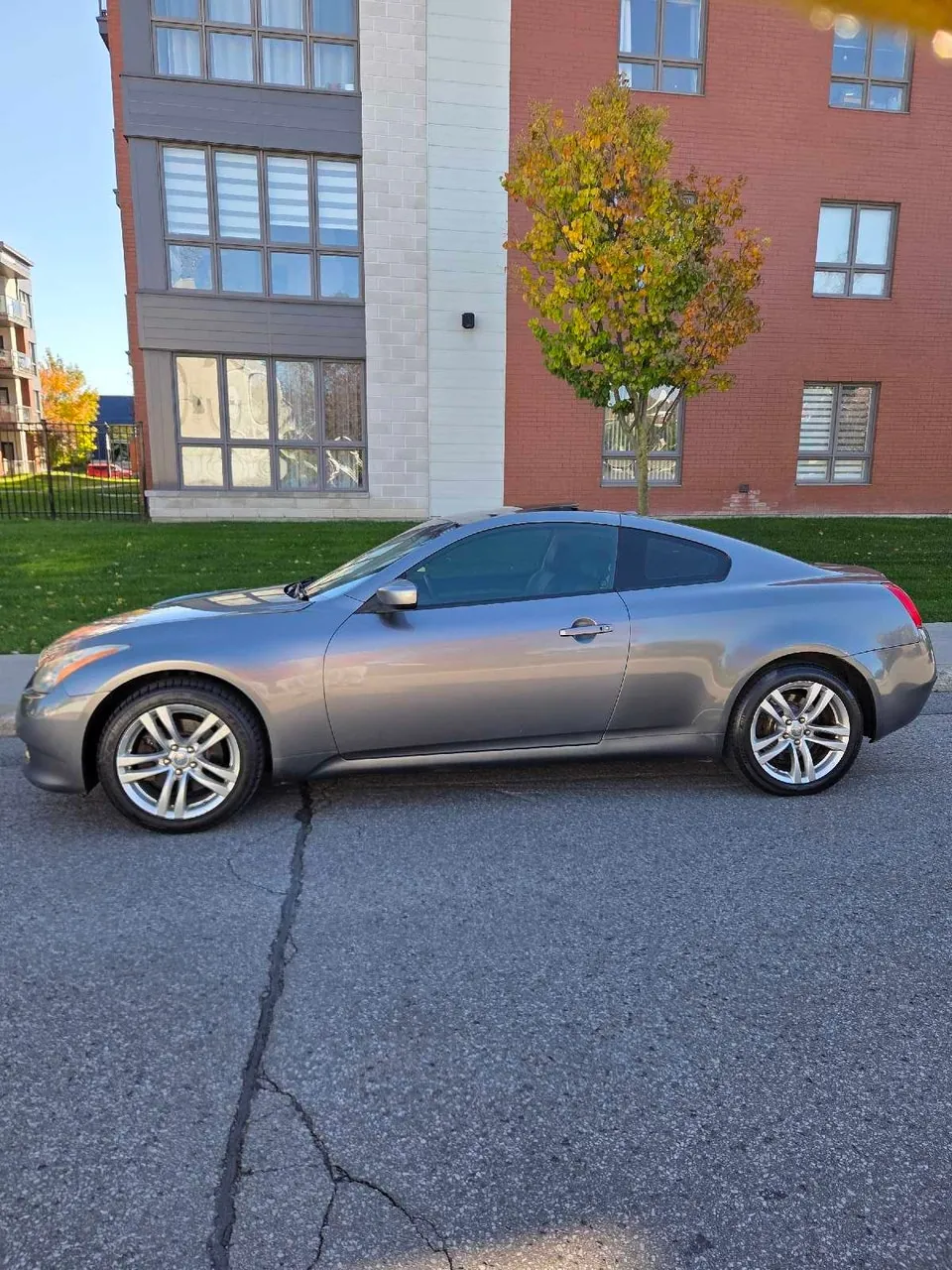 Infiniti G37X 2010 photo 2