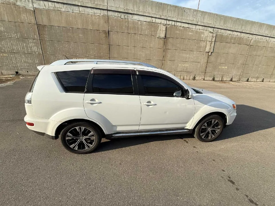 Mitsubishi Outlander 2014 photo 2