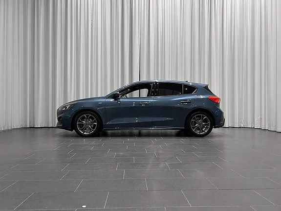 Ford Focus 2022 photo 2