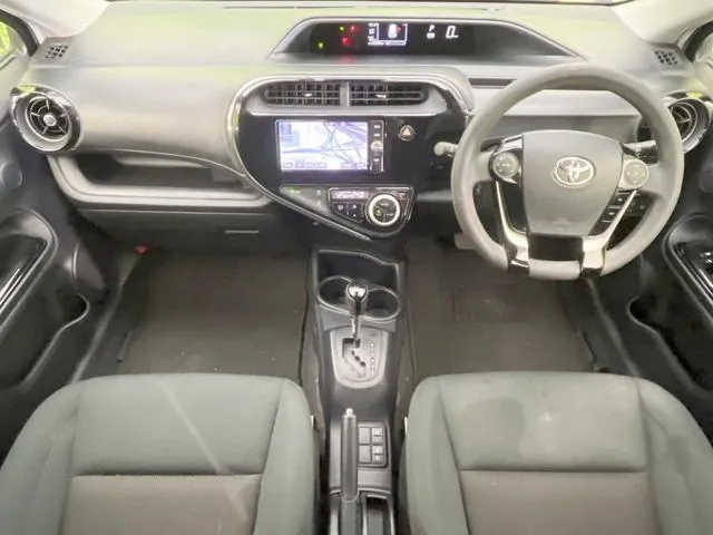 Toyota Aqua 2018 photo 2