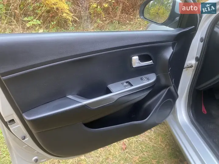 Kia Rio 2011 photo 5