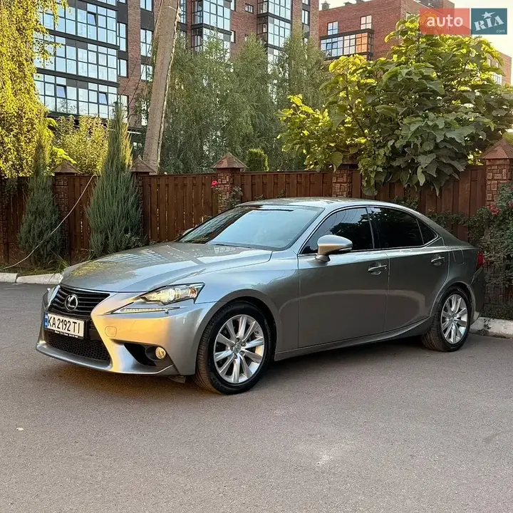 Lexus Is 2013 photo 2