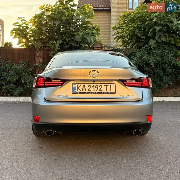 Lexus Is 2013 photo 3