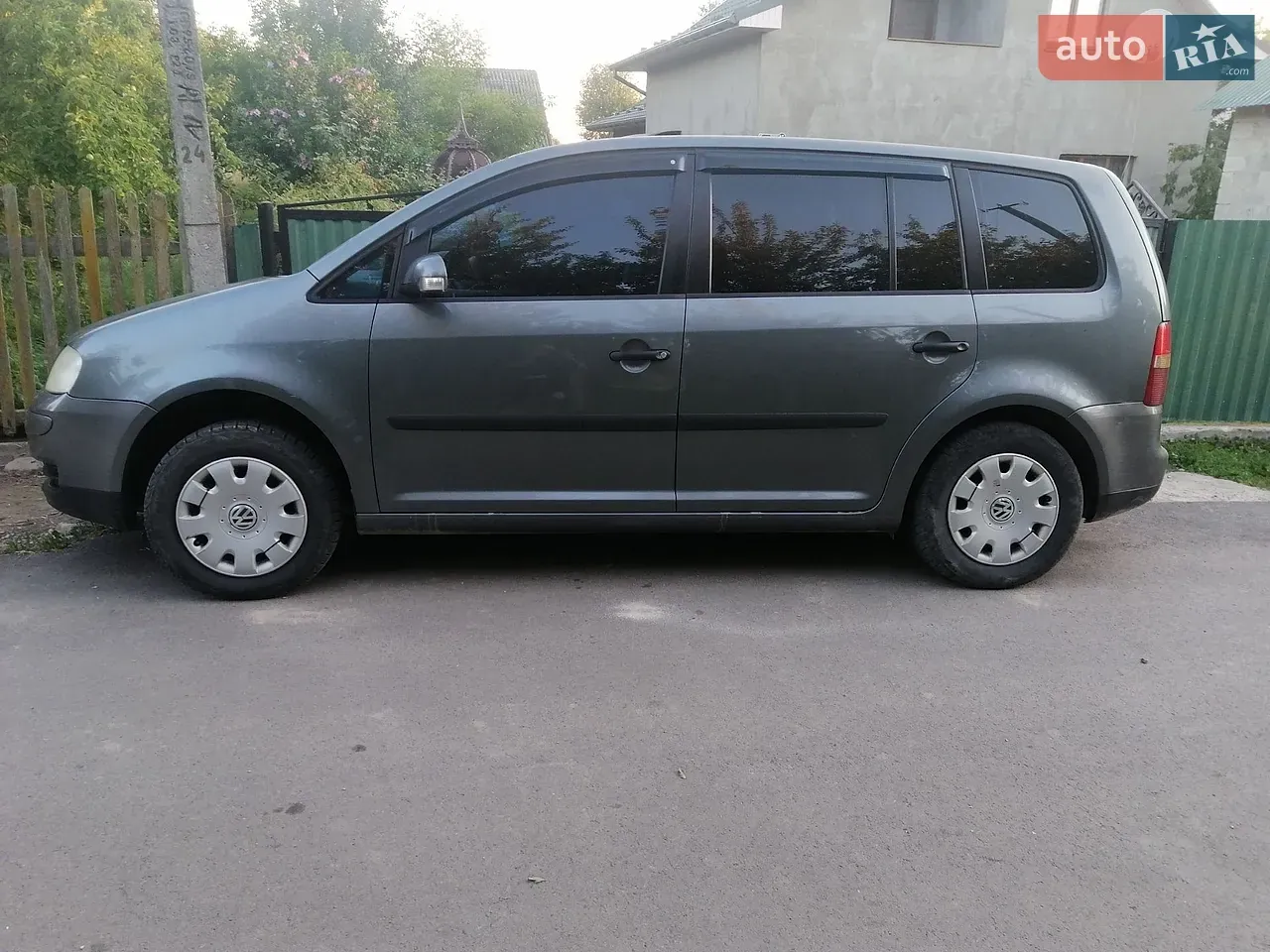 Volkswagen Touran 2004 photo 2
