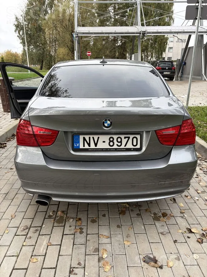 BMW 3 Series 2010 photo 4