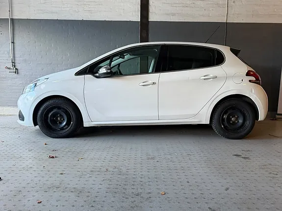 Peugeot 208 2016 photo 3
