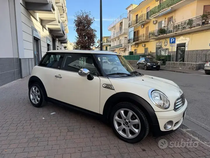 Mini Cooper 2011 photo 2