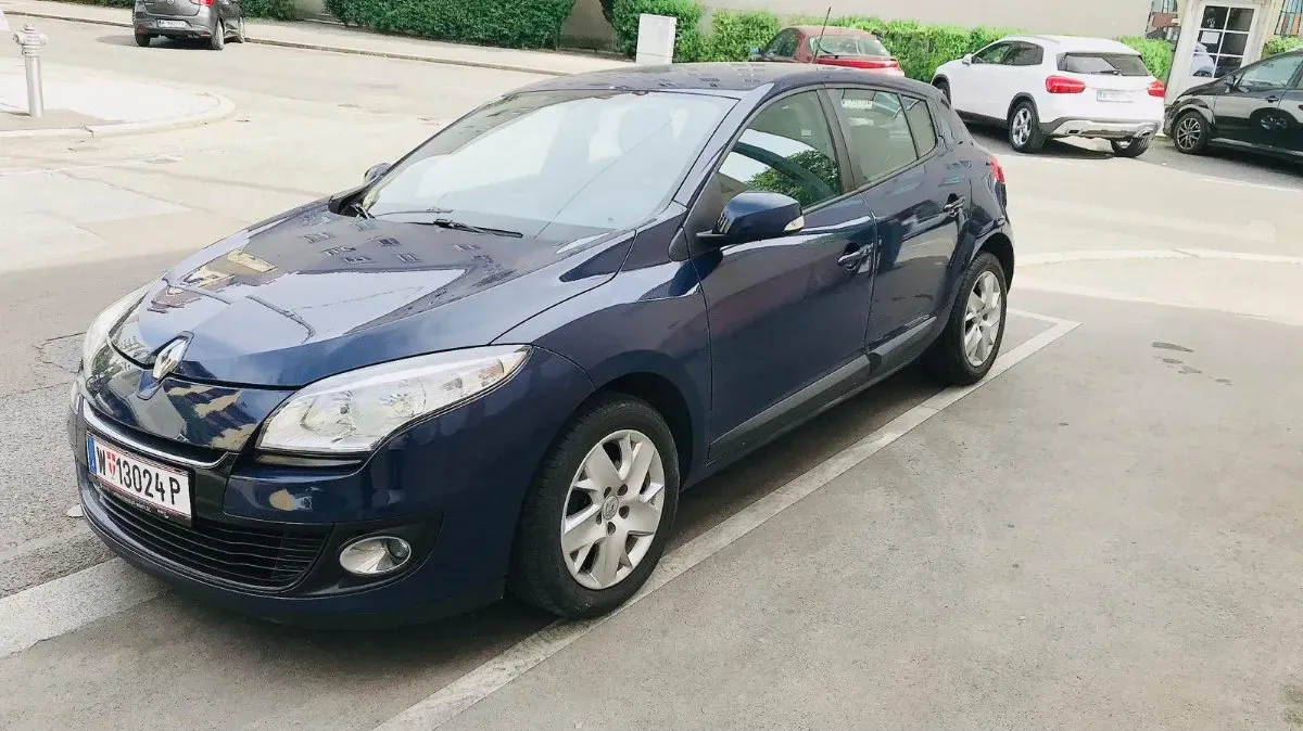 Renault Megane 2012 photo 2
