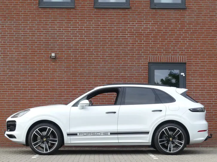 Porsche Cayenne 2023 photo 3