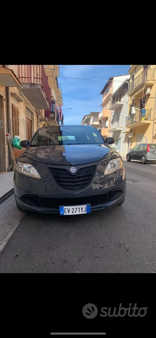 Lancia Ypsilon