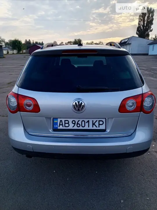 Volkswagen Passat 2009 photo 2