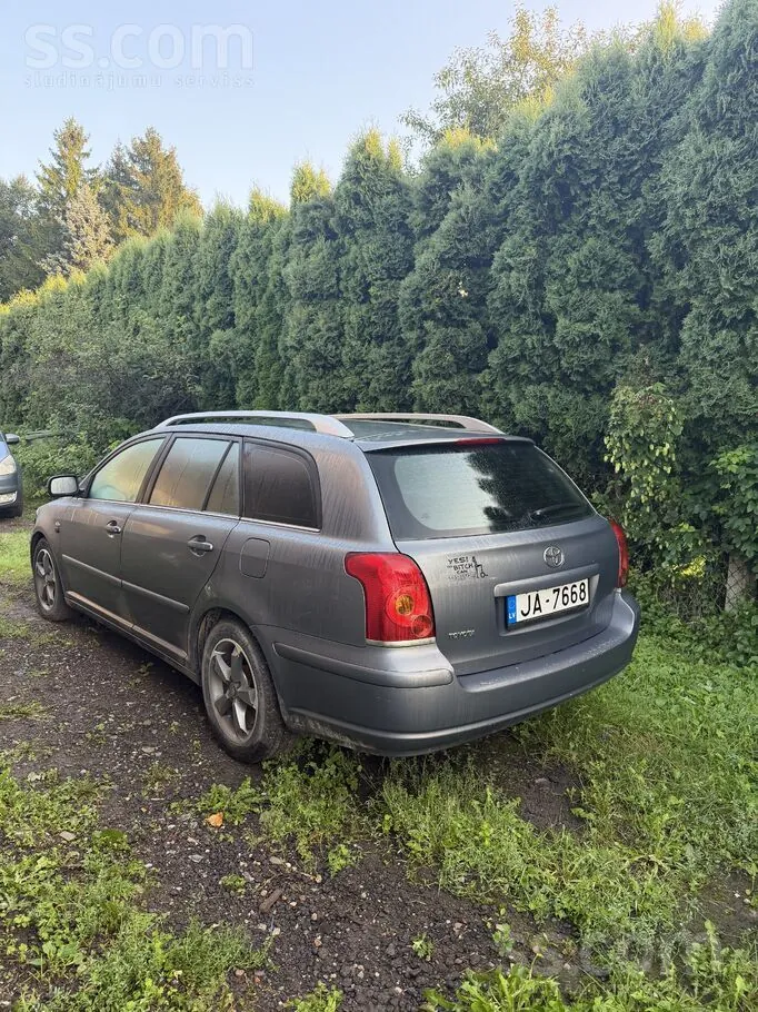 Toyota Avensis 2004 photo 2
