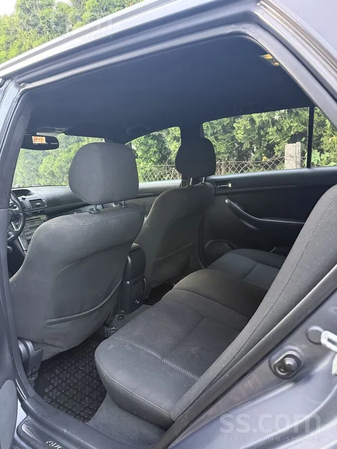Toyota Avensis 2004 photo 3
