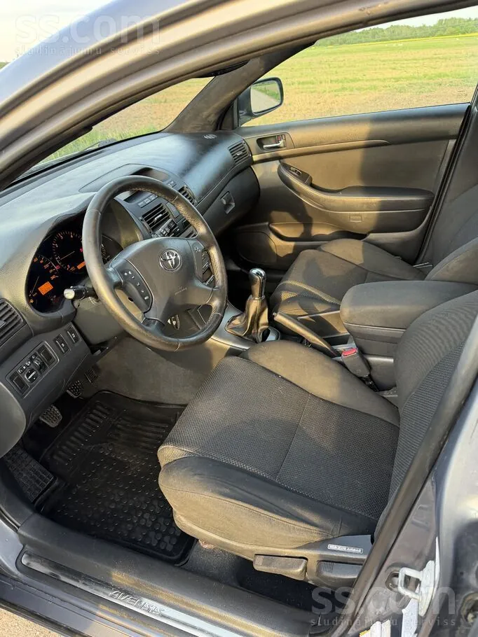 Toyota Avensis 2004 photo 4
