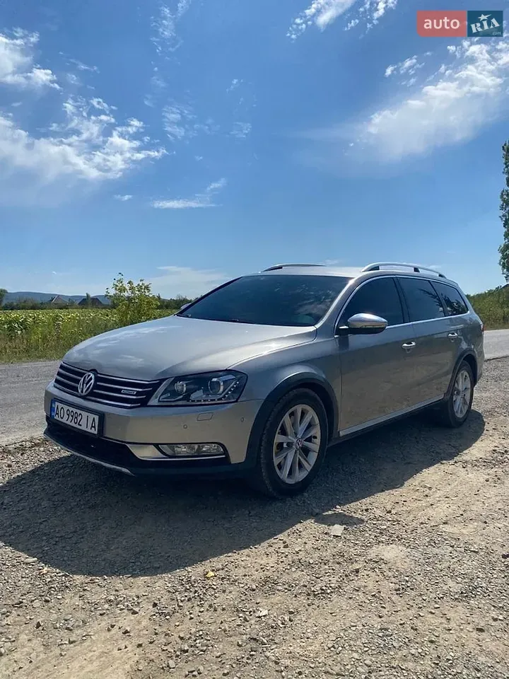 Volkswagen Passat 2012 photo 2