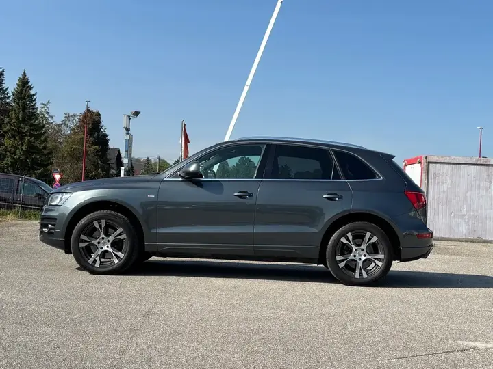 Audi Q5 2009 photo 2