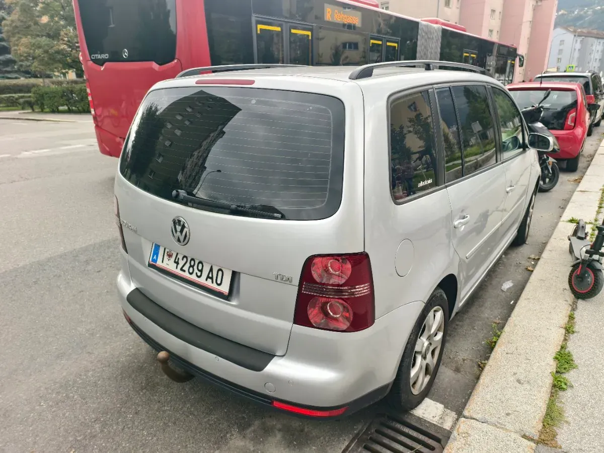 Volkswagen Touran 2008 photo 2