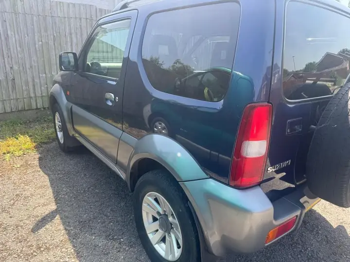 Suzuki Jimny 2010 photo 3