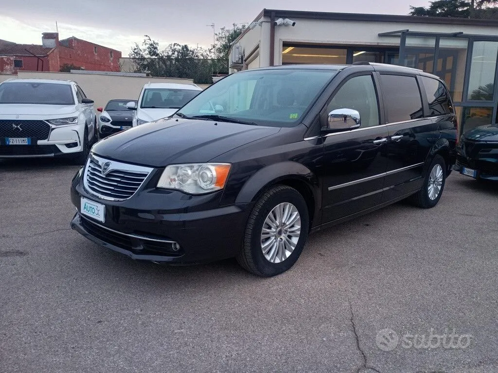 Lancia Voyager 2013 photo 3