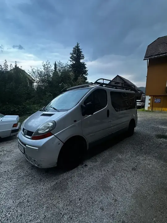Renault Trafic 2005 photo 2