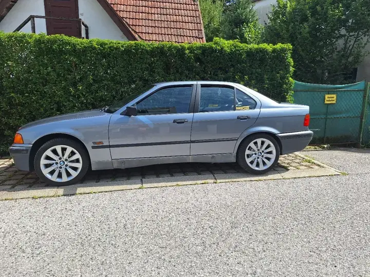 BMW 318I