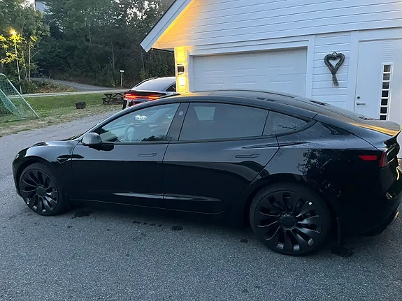 Tesla Model 3 2026 photo 2