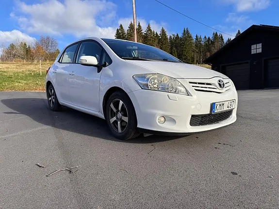 Toyota Auris 2011 photo 3