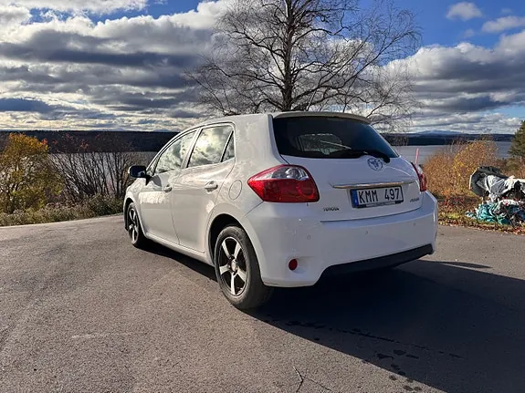 Toyota Auris 2011 photo 5
