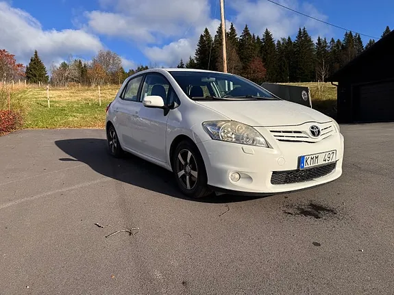 Toyota Auris 2011 photo 4