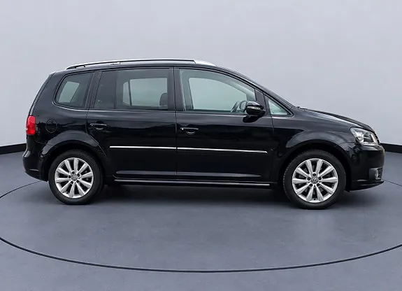 Volkswagen Touran 2012 photo 2