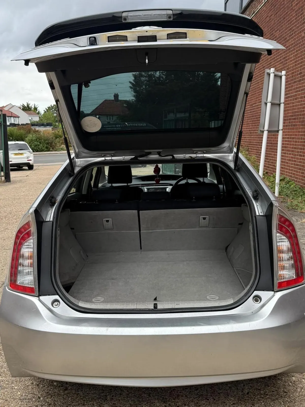 Toyota Prius 2019 photo 2